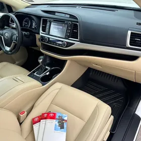 Toyota Highlander 2016