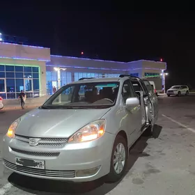 Toyota Sienna 2004