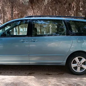 Toyota Sienna 2004