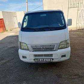 Nissan Urvan 2005