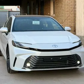 Toyota Camry 2025
