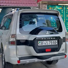 Mitsubishi Pajero 2014