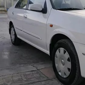 Nissan Sunny 2004