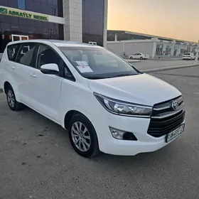 Toyota Innova 2021
