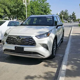 Toyota Highlander 2021