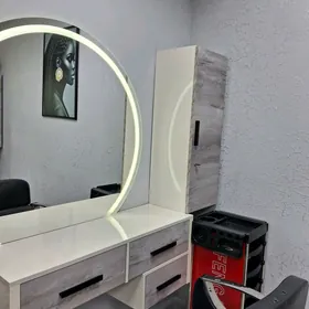 Salona saç makiyaž