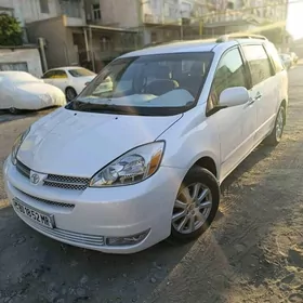 Toyota Sienna 2004