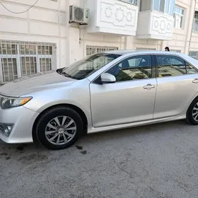 Toyota Camry 2014