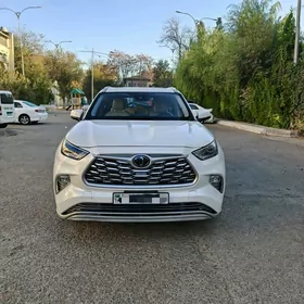 Toyota Highlander 2021