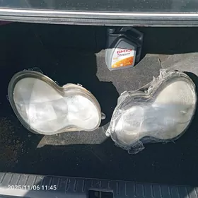 Mersedes öňki farasy