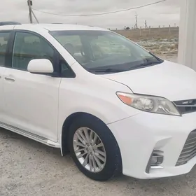 Toyota Sienna 2016