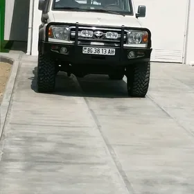 Toyota Land Cruiser 2011