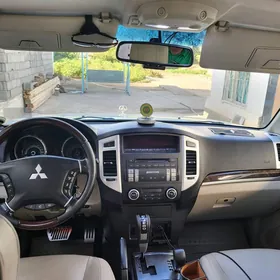 Mitsubishi Pajero 2013