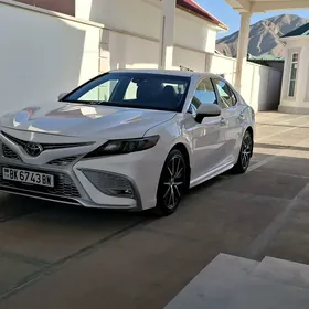 Toyota Camry 2021