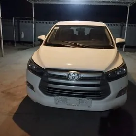 Toyota Innova 2021
