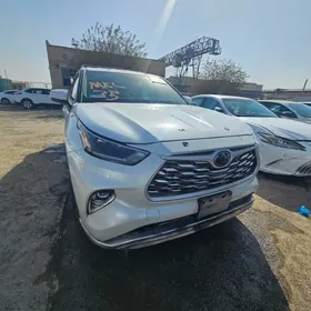 Toyota Highlander 2021