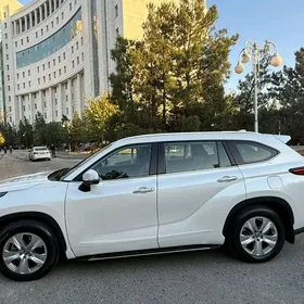 Toyota Highlander 2021