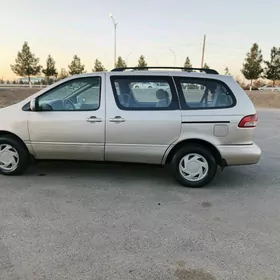 Toyota Sienna 2003