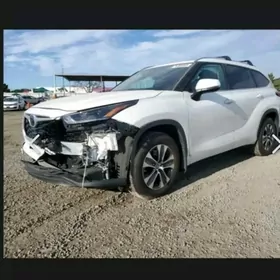 Toyota Highlander 2021