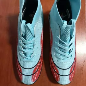 Футбольные бутсы