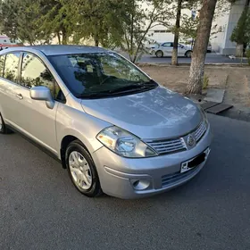 Nissan Versa 2011