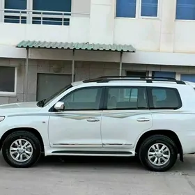 Toyota Land Cruiser 2011