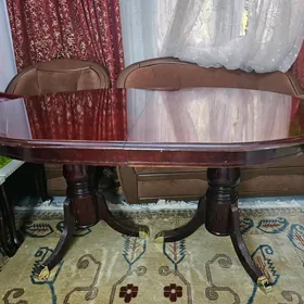 Стол обеденный