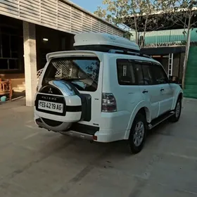 Mitsubishi Pajero 2009