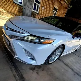 Toyota Camry 2018