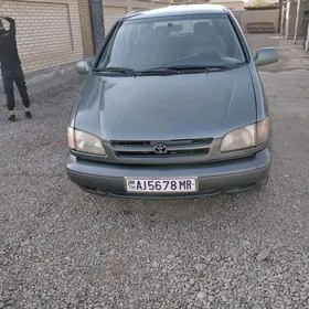 Toyota Sienna 1999