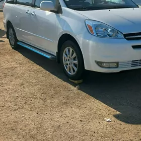 Toyota Sienna 2004