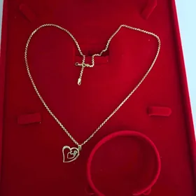 цыпочках с кулоном