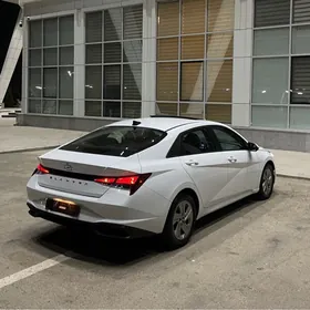 Hyundai Elantra 2022