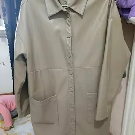 Коженый пиджак женский.