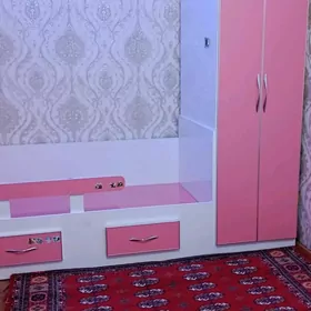 кровать и шифоньер