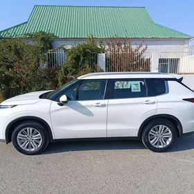 Mitsubishi Outlander 2025