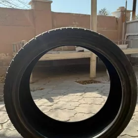 245/35R19 2шт