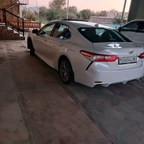 Toyota Camry 2020