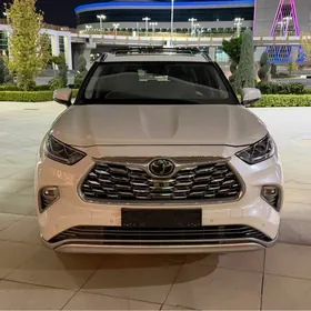 Toyota Highlander 2021
