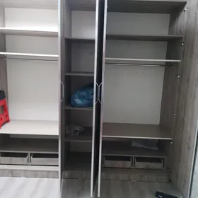 срочно продаю шкаф