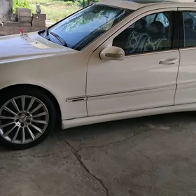 Mercedes-Benz C250 2005