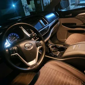 Toyota Highlander 2016