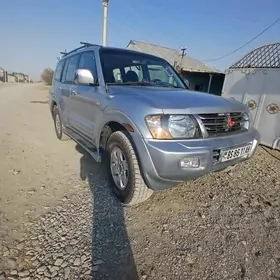 Mitsubishi Montero 2000