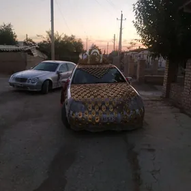 Mercedes-Benz S-Class 2001