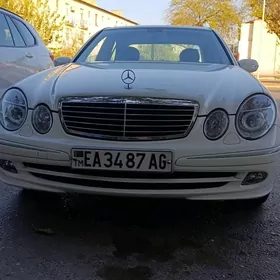 Mercedes-Benz E320 2004