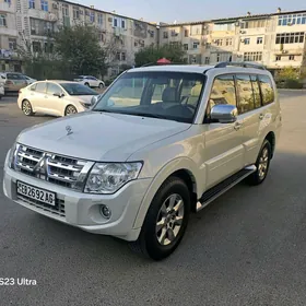 Mitsubishi Pajero 2013