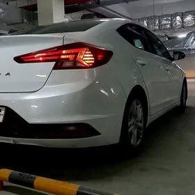 Hyundai Elantra 2019