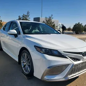 Toyota Camry 2021