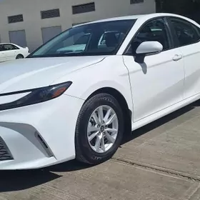 Toyota Camry 2025