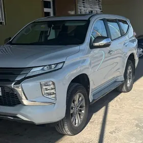 Mitsubishi Pajero 2020